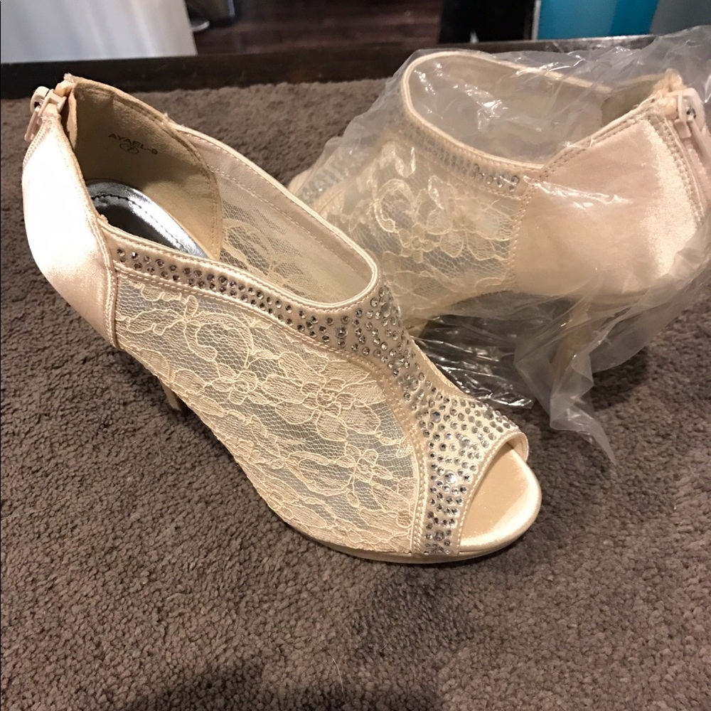 Gold lace pumps